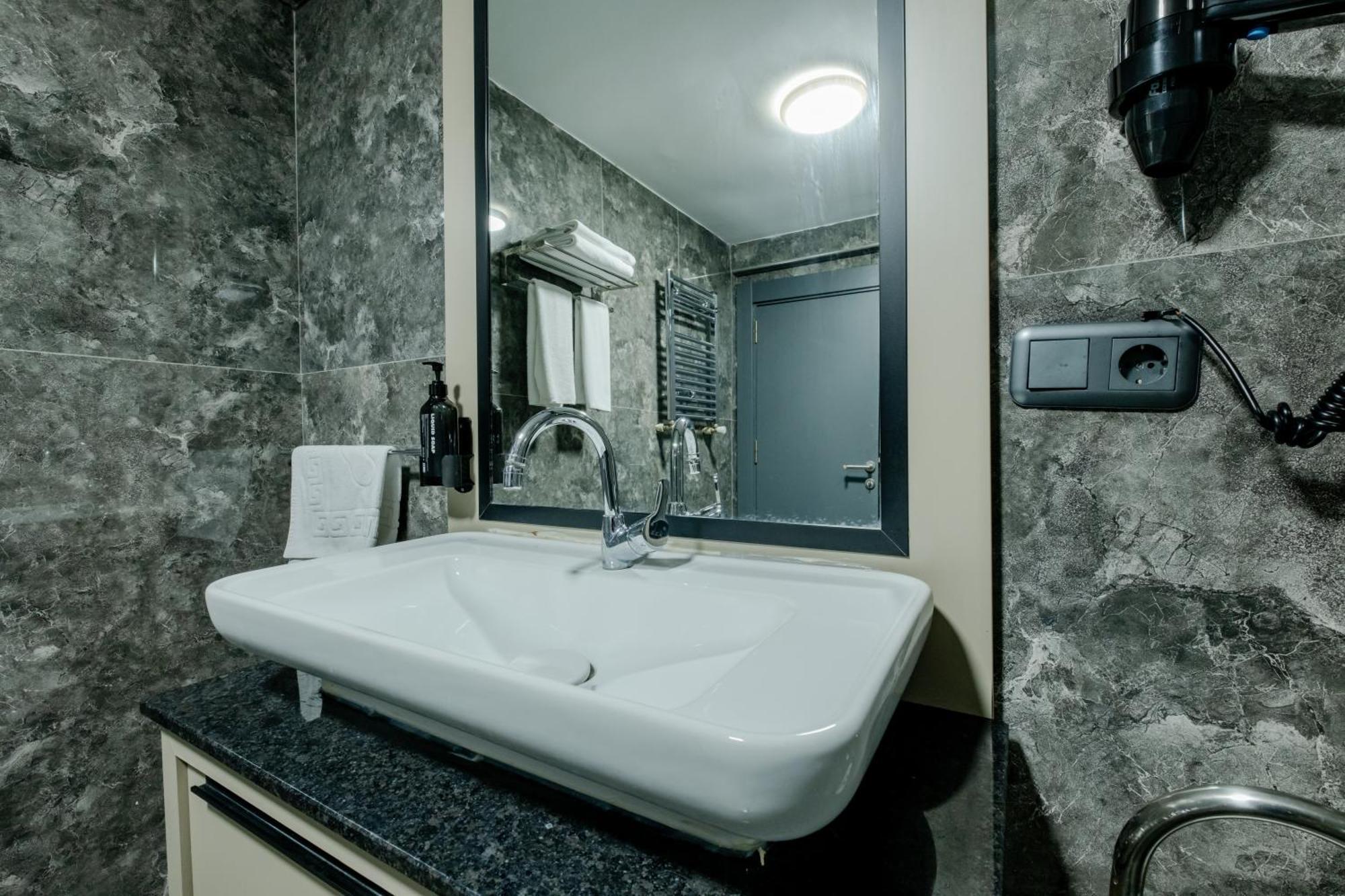 Frt Airlines Hotel - Istanbul Airport Arnavutkoy Ngoại thất bức ảnh